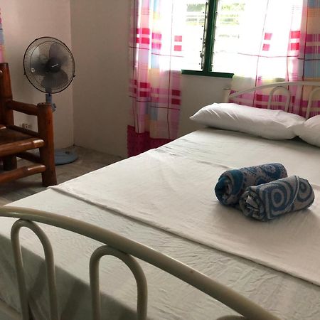 Puerto Galera Hostel Habitación foto